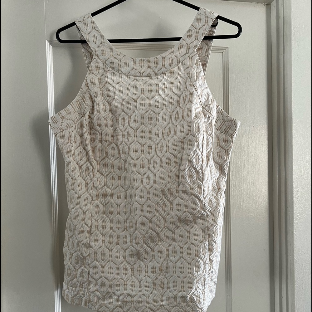 Banana Republic crepe sleeveless top. Perfect for summer. Never Worn.